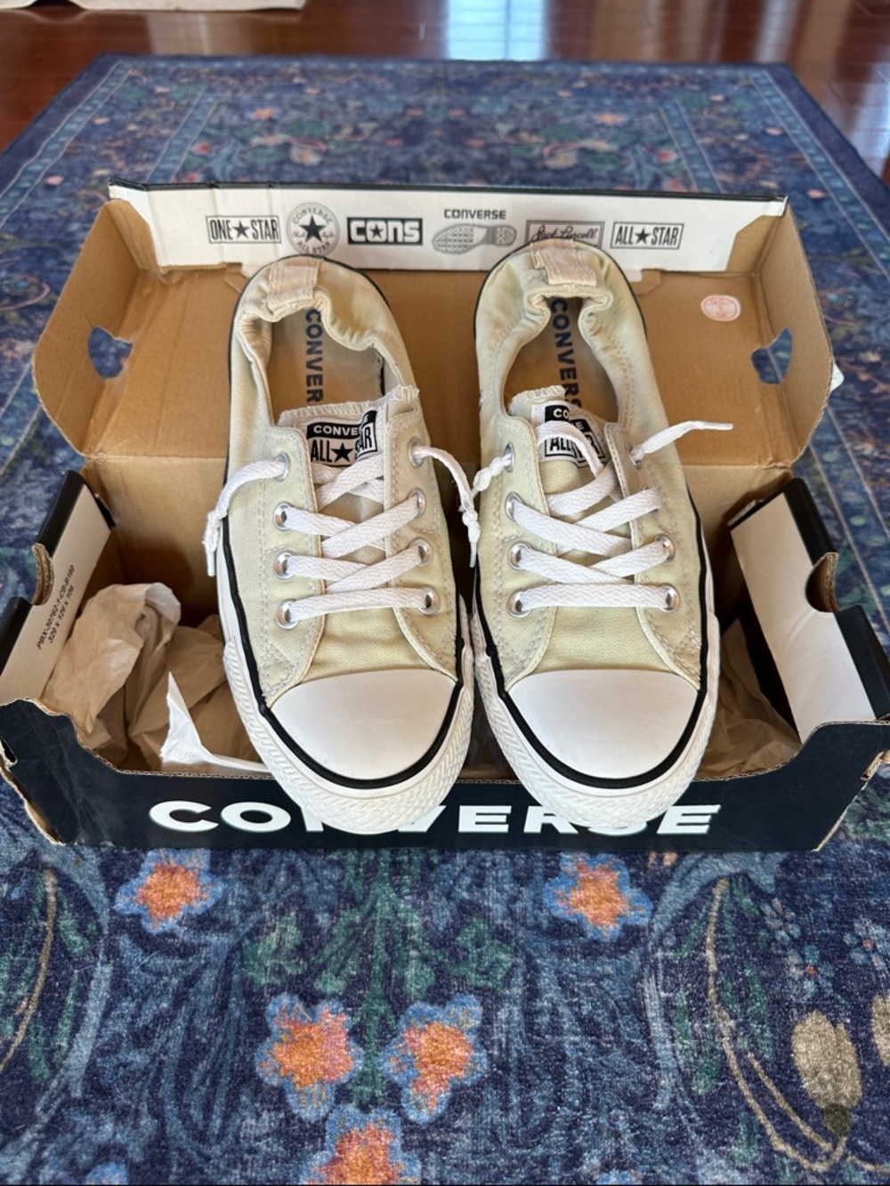 Converse Low Top Sneakers in gray/cream and Black Trim size 9